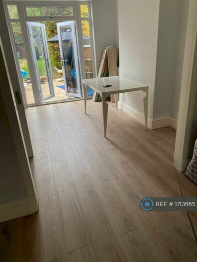 3 Bedroom Terraced House To Rent In Rom Crescent, Romford, RM7