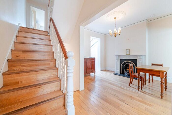 4 Bedroom House To Rent In Salcott Road, Battersea, London, SW11