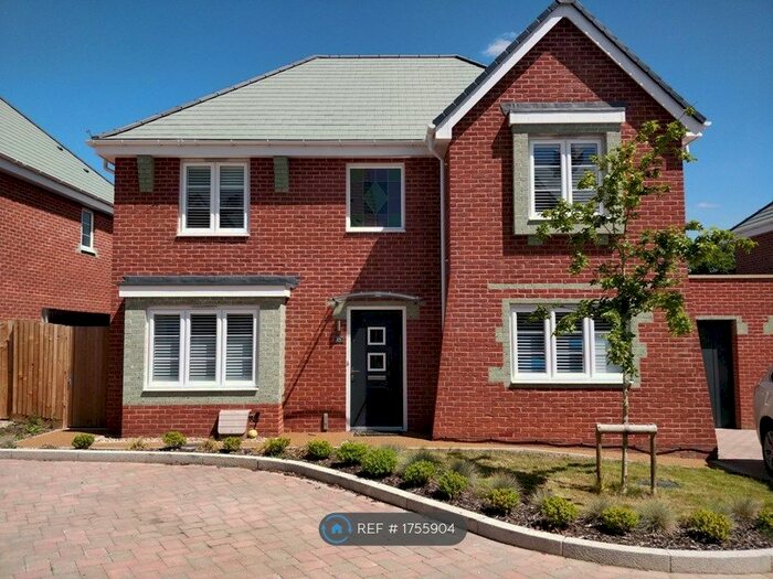4 Bedroom Detached House To Rent In Kelly Road, High Wycombe, HP11