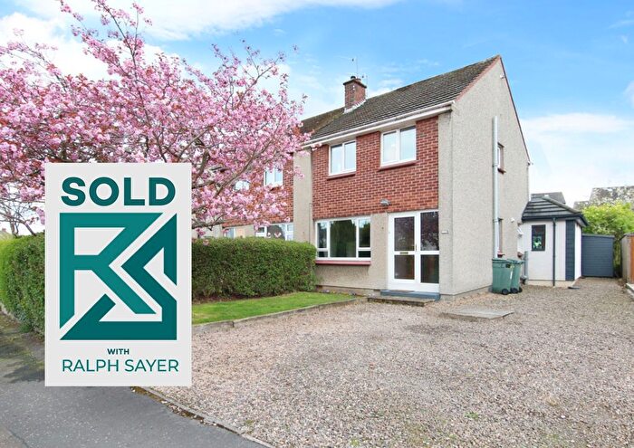 3 Bedroom Semi-Detached House For Sale In Weavers Knowe Crescent, Currie, EH14