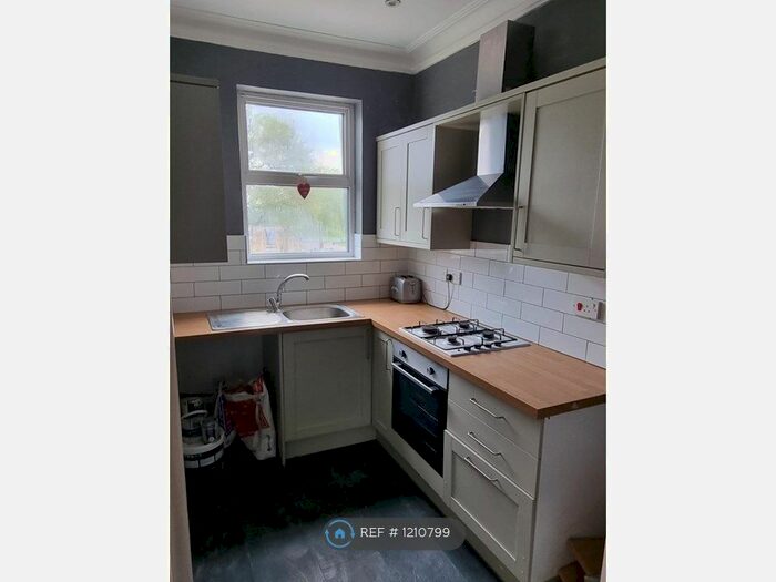 2 Bedroom Flat To Rent In London Road, Westcliff-On-Sea, SS0