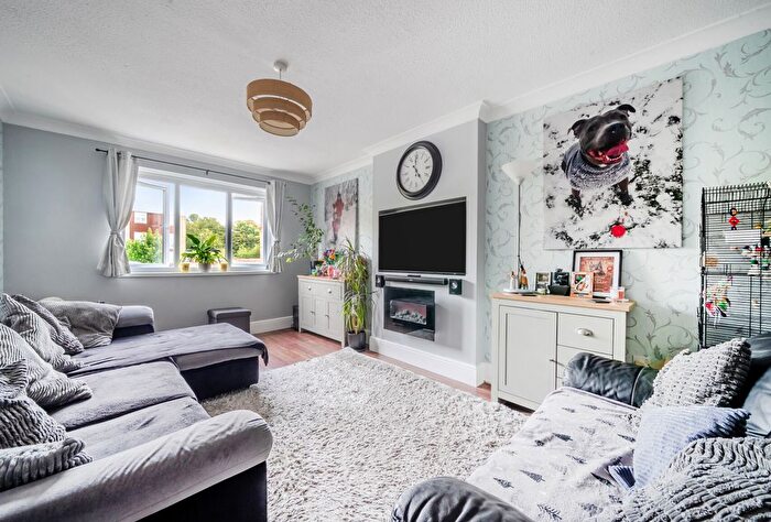 2 Bedroom Maisonette For Sale In Malvern Drive, Warmley, Bristol, BS30