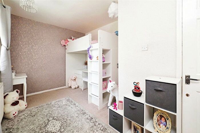 3 Bedroom Terraced House For Sale In Fingal Close, Clifton, Nottingham, NG11