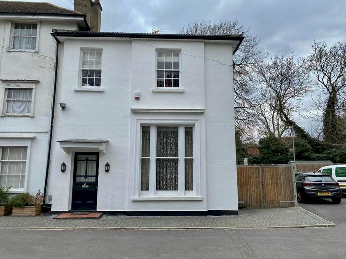 3 Bedroom Semi-Detached House To Rent In Botwell Lane, Hayes, UB3