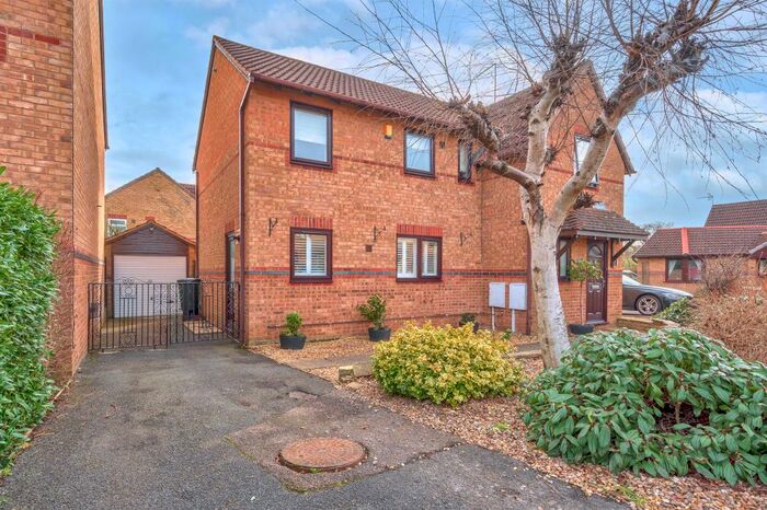 4 Bedroom Detached House For Sale In Sycamore Drive, Desborough, Kettering NN14