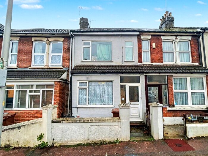 4 Bedroom Terraced House For Sale In College Avenue, Gillingham, Kent, ME7