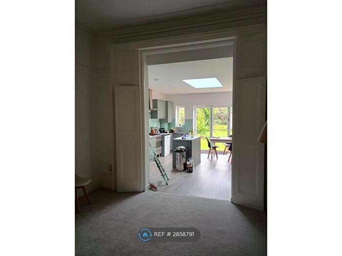 3 Bedroom Flat To Rent In Finsbury Park, London, N4