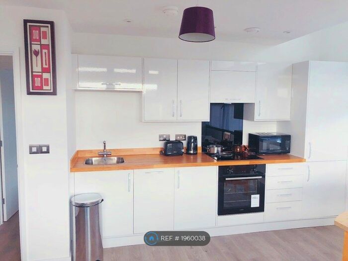 2 Bedroom Flat To Rent In Edinburgh House, Harlow, CM20