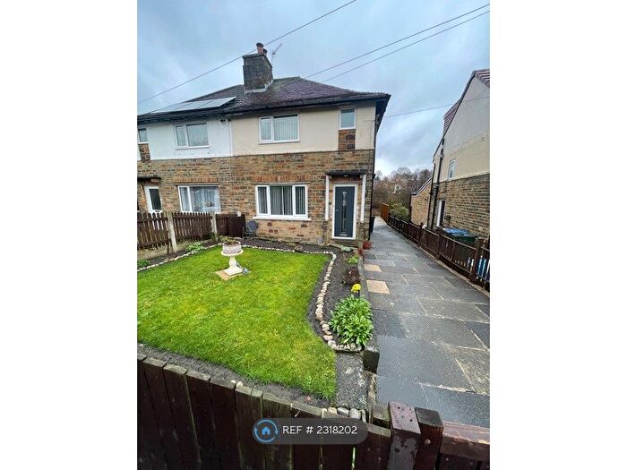 3 Bedroom Semi-Detached House To Rent In St. Johns Crescent, Bradford, BD8