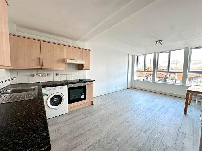 1 Bedroom Flat To Rent In Atlantic Lodge, - South Street, Romford, RM1