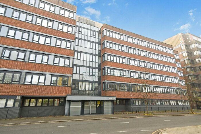 Studio For Sale In Farnsby Street, Swindon, SN1