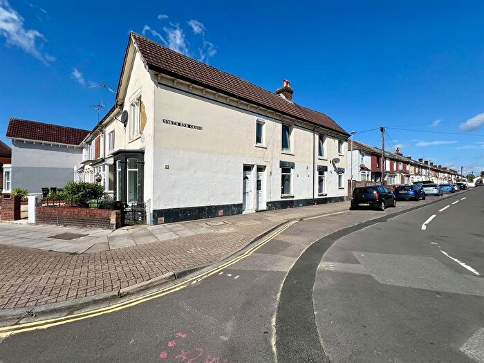 2 Bedroom Flat To Rent In North End Avenue, Portsmouth, PO2