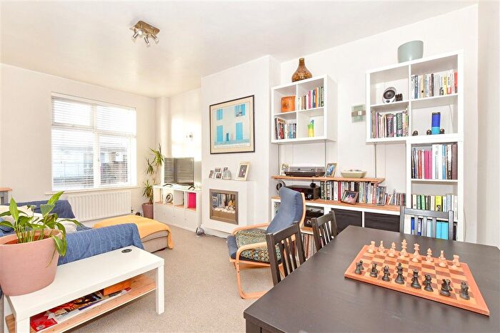 2 Bedroom Flat For Sale In Elm Grove, Southsea, Hampshire, PO5