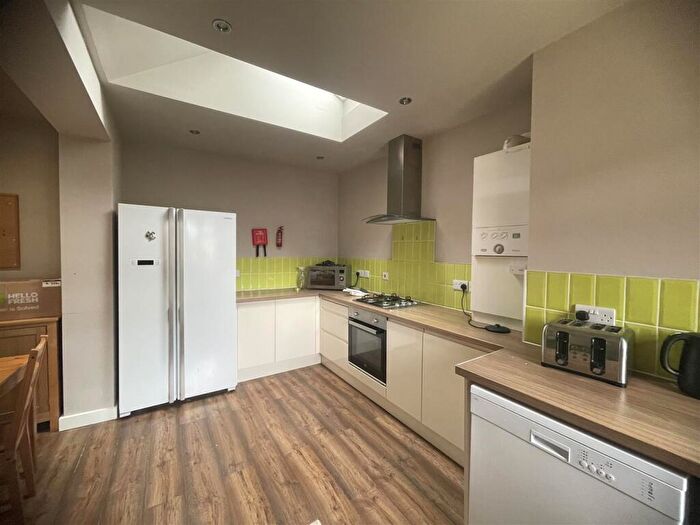 6 Bedroom Semi-Detached House To Rent In **£pppw Excl Bills** Pelham Crescent, Beeston, NG9