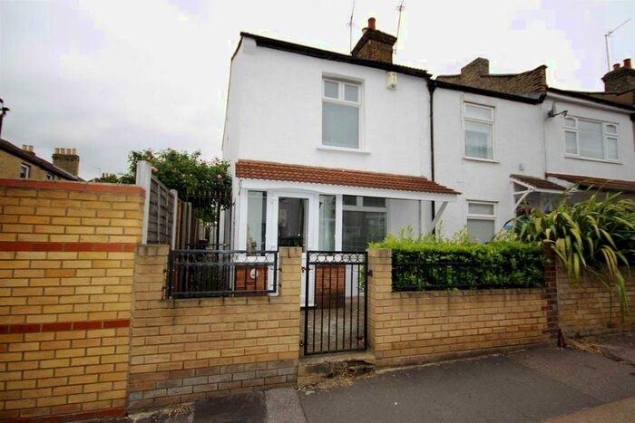 2 Bedroom End Of Terrace House To Rent In Milton Road, Walthamstow, E17