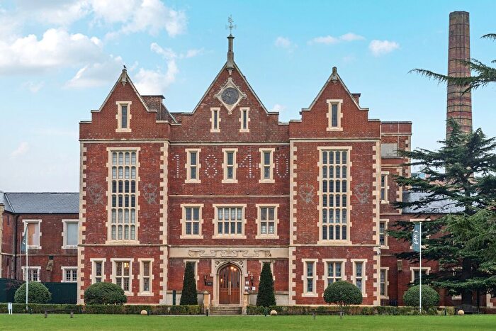 1 Bedroom Flat For Sale In Holt Gardens, Tooting, London, SW17