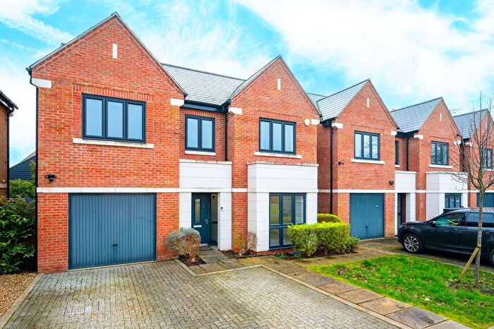 4 Bedroom Detached House To Rent In East Molesey, KT8