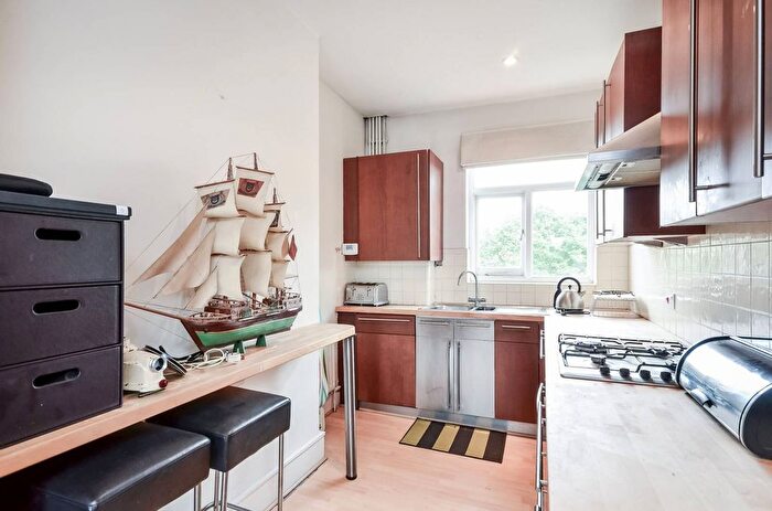 2 Bedroom Flat To Rent In Eglantine Road, Wandsworth, London, SW18