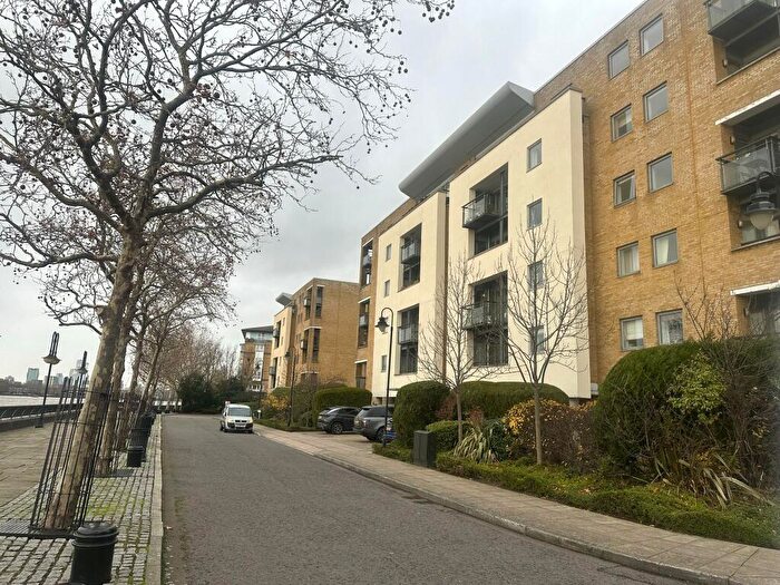 2 Bedroom Apartment To Rent In Bed Flat Shakelton Court, Maritime Quay, London, E14