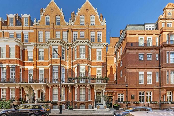 2 Bedroom Flat To Rent In Green Street, London, W1K