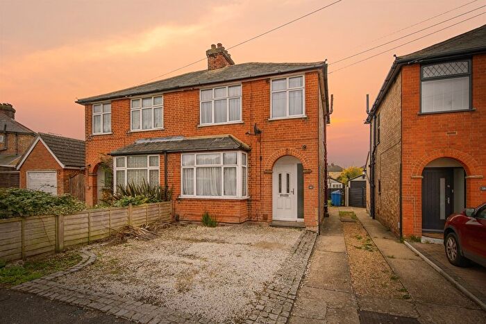 3 Bedroom Semi Detached House For Sale In Bernard Crescent, Ipswich, IP3