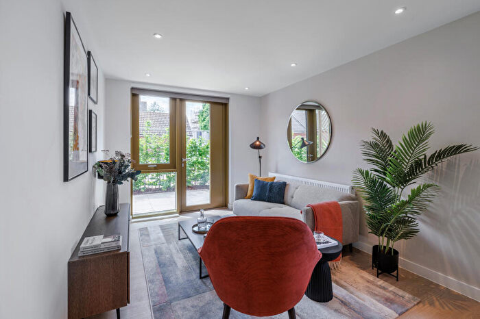 2 Bedroom Apartment To Rent In Emporium House West, Weldale Street, Reading, Berkshire, RG1