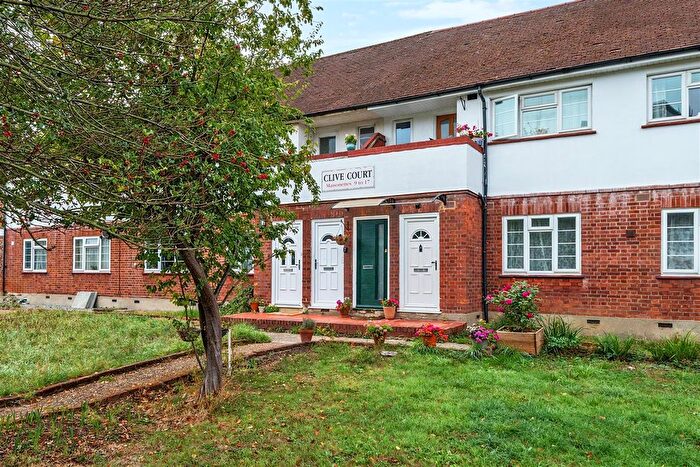 2 Bedroom Maisonette For Sale In Oakleigh Avenue, Surbiton, KT6