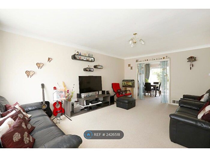 3 Bedroom Terraced House To Rent In Turnpike Link, Croydon, CR0