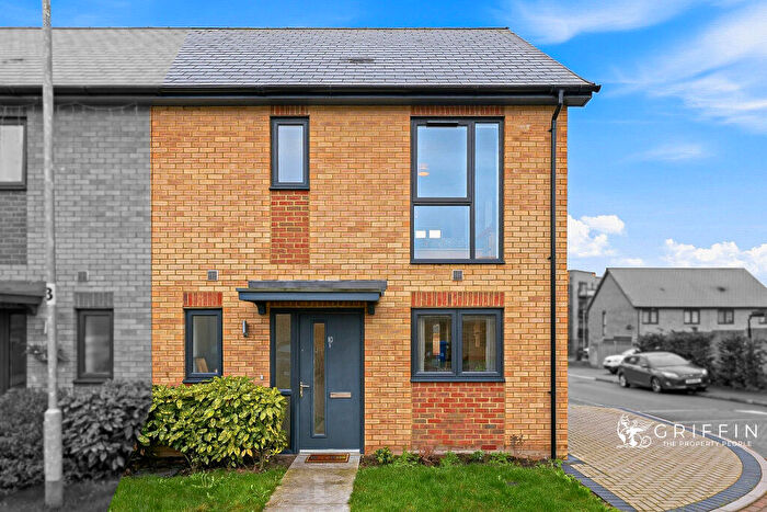 3 Bedroom Semi Detached House For Sale In Somerset Close, Grays, RM20