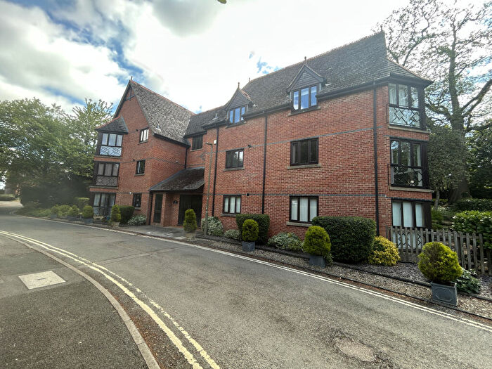 2 Bedroom Flat For Sale In Hornbeam Close, Banbury, Oxfordshire, OX16