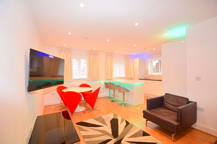 1 Bedroom Flat For Sale In Leeway Close, Hatch End, Pinner, HA5