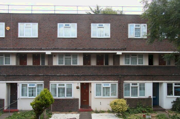 2 Bedroom Flat To Rent In Pennack Road, London, SE15