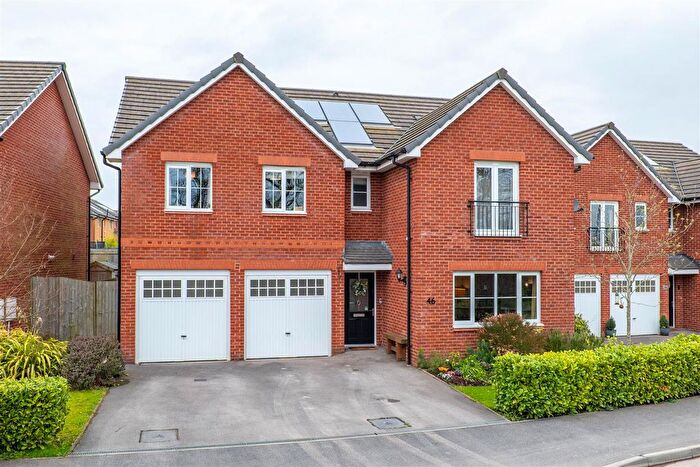 5 Bedroom Detached House For Sale In Rossendale Drive, Adlington, Chorley, PR6