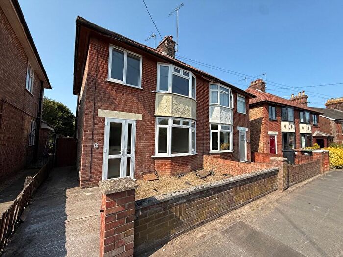 3 Bedroom Semi-Detached House To Rent In Newton Road, Stowmarket, IP14