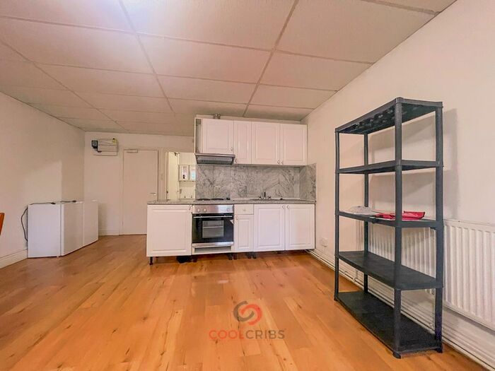 2 Bedroom Flat To Rent In Kember Street, Islington, London, N1