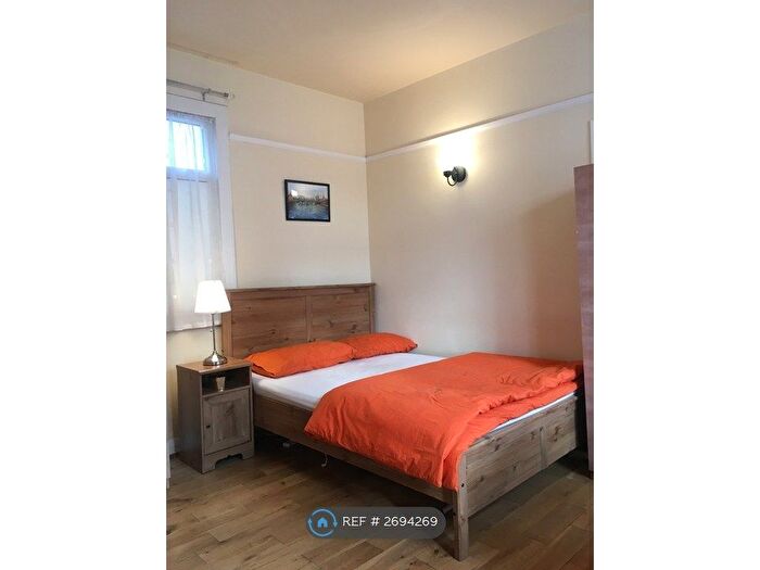 Studio To Rent In Ethelbert Gardens, Ilford, IG2