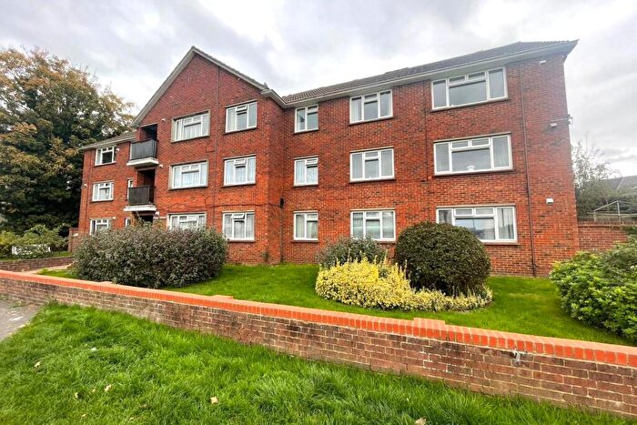2 Bedroom Flat For Sale In Shawfield Road, Ash, Surrey, GU12