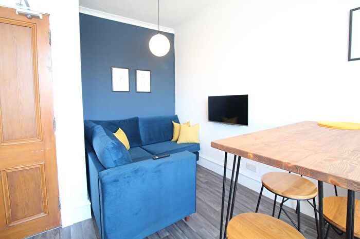 4 Bedroom Flat To Rent In Elmfield Avenue, Top Floor, AB24