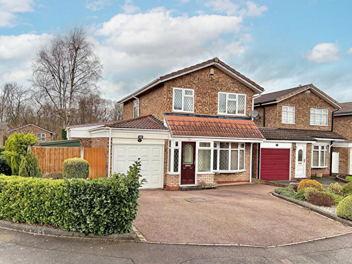3 Bedroom Link Detached House For Sale In Jackdaw Close, Sedgley, DY3