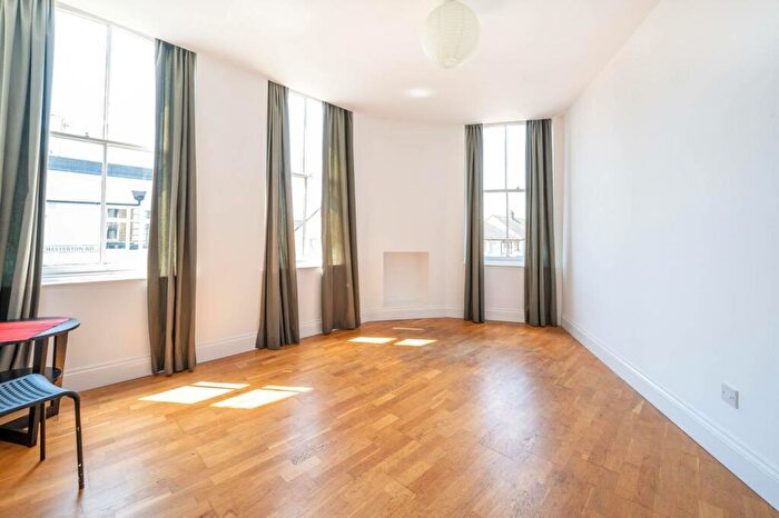 2 Bedroom Flat To Rent In London Road, Plaistow, London, E13