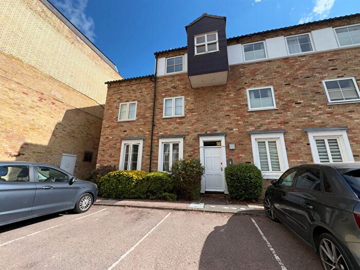 2 Bedroom Apartment For Sale In River Terrace, St. Neots, PE19