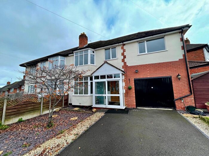 4 Bedroom House To Rent In Bradstock Road, Kings Norton, B30