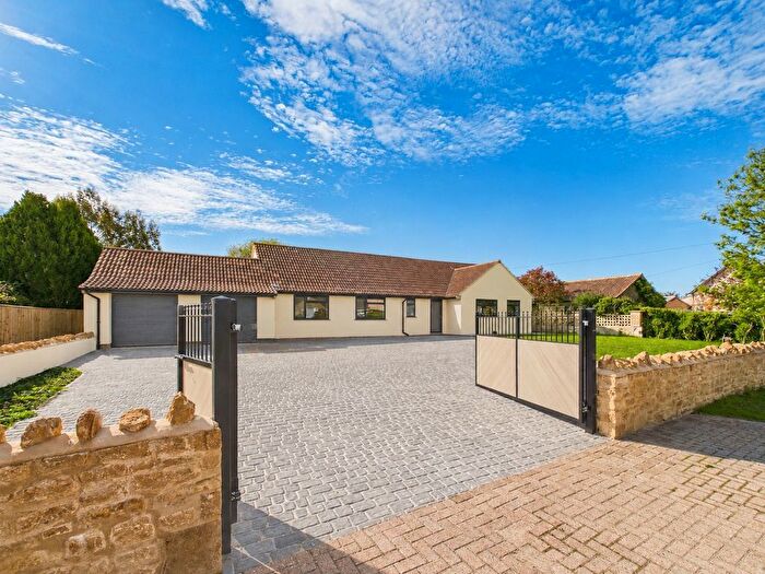 4 Bedroom Bungalow For Sale In Stembridge, Somerset, TA12