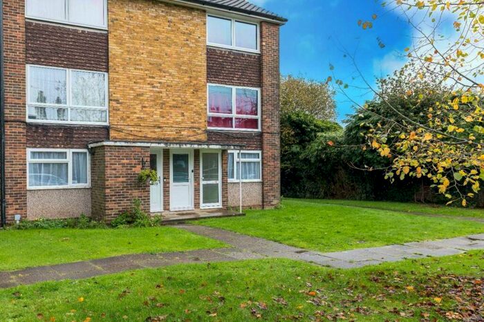 2 Bedroom Maisonette To Rent In Cotswold Court, Horsham, RH13