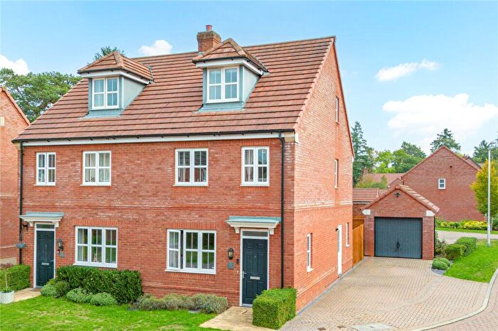 4 Bedroom Semi-Detached House For Sale In Greenacre Place, Newbury, Berkshire, RG14