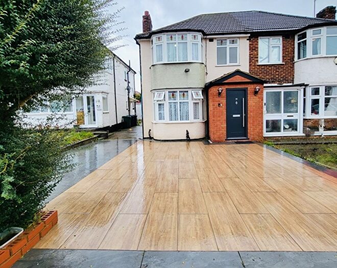 3 Bedroom Semi-detached House For Sale In Aldridge Avenue, Edgware, HA8