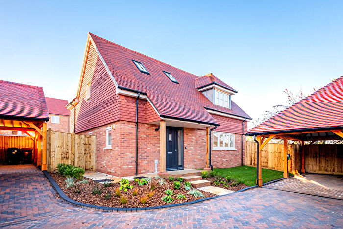 2 Bedroom Detached House To Rent In Barnfield Shaw, Wisborough Green, Billingshurst, RH14