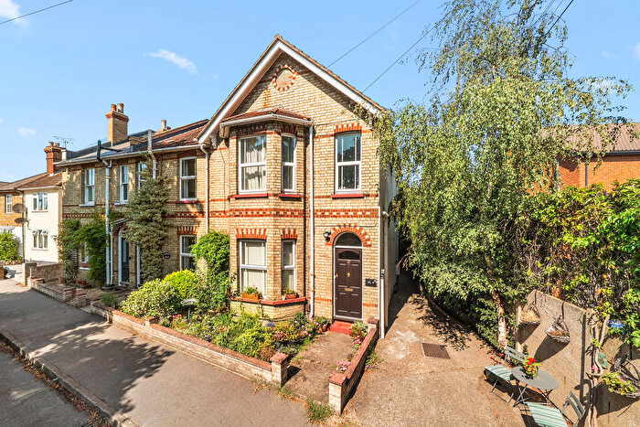 1 Bedroom Maisonette For Sale In Laburnum Road, Chertsey, KT16