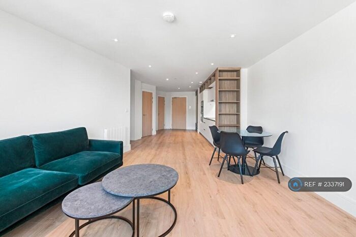 2 Bedroom Flat To Rent In Capella Court, Purley, CR8