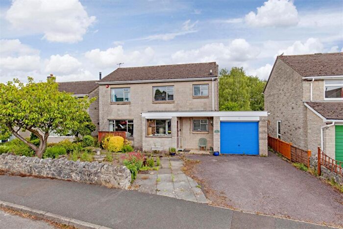 3 Bedroom Detached House For Sale In Edge View Drive, Great Longstone, Bakewell, DE45